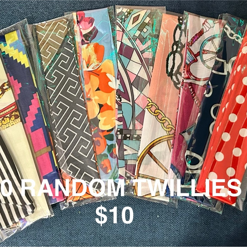 Mix of 10 scarves